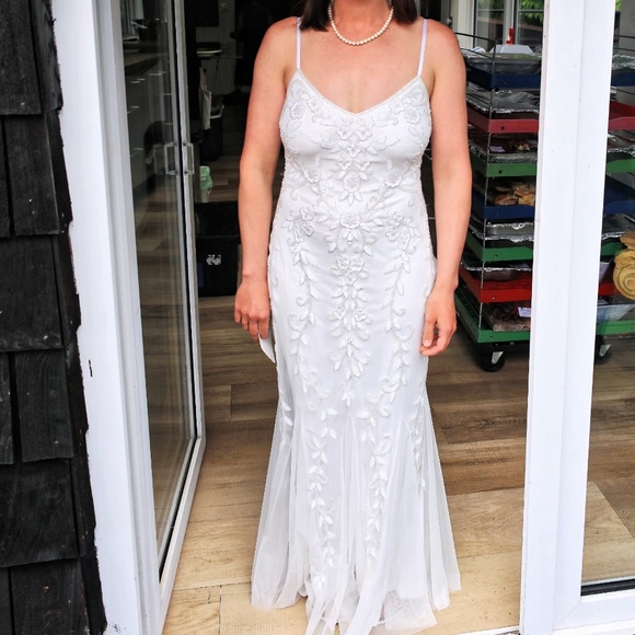 Wedding Dress - Picture 1 of 6